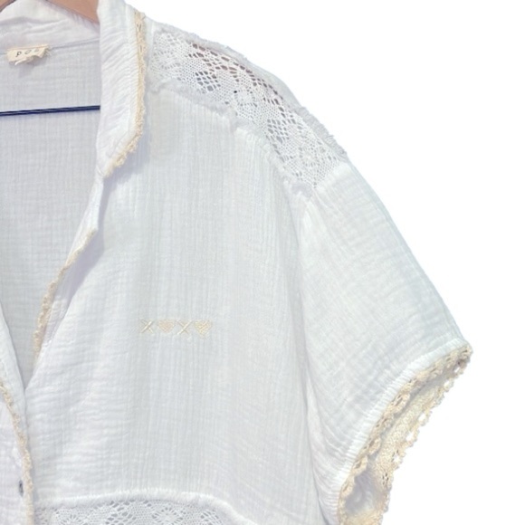 POL Loose Fit White Gauze Lace Crochet Short Sleeve Top Size Medium - Picture 4 of 13